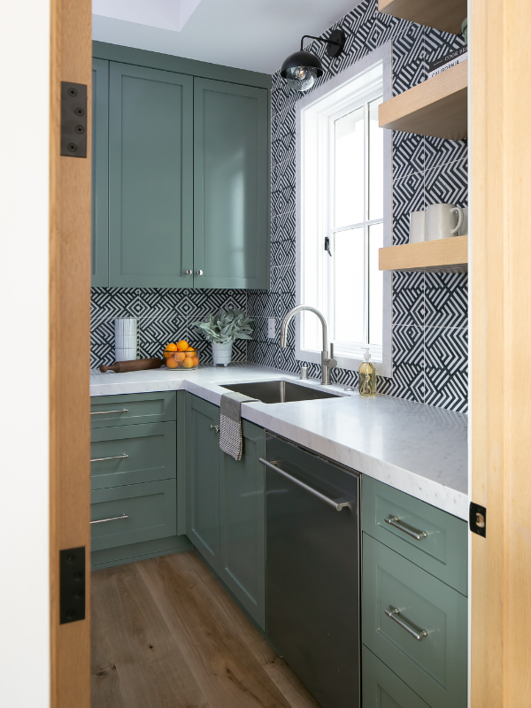 DESIGN: BLACKBAND DESIGN // DUNN EDWARDS BOXWOOD