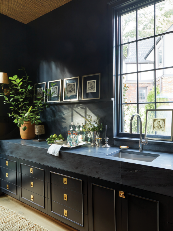 DESIGN: STARLING INTERIORS  // FARROW & BALL OFF BLACK 