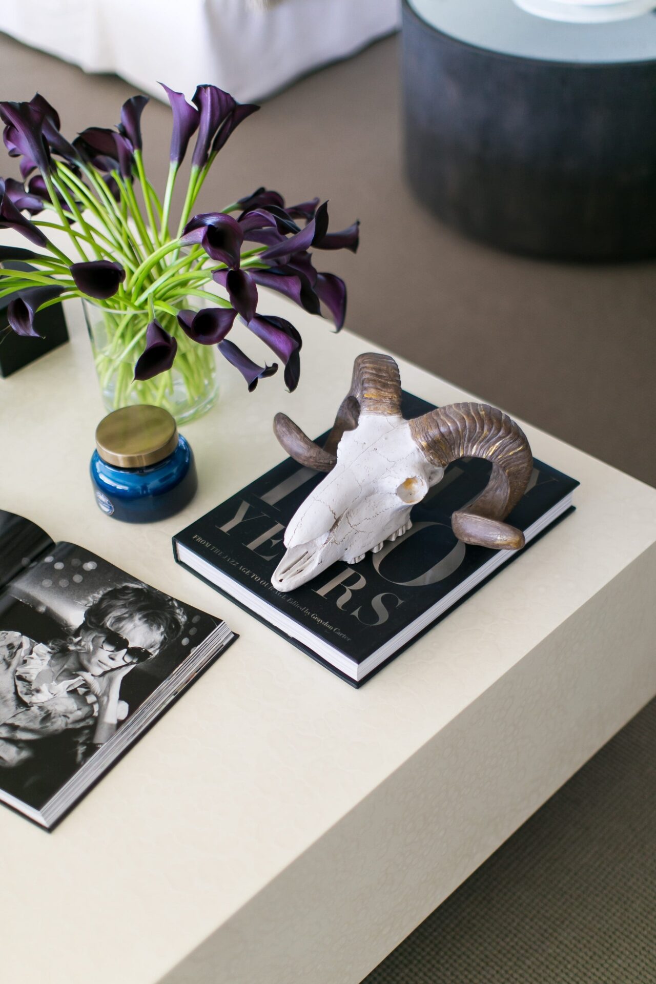 Blackband_Design_Project_Camden-36 Ram skull on coffee table with flowers.