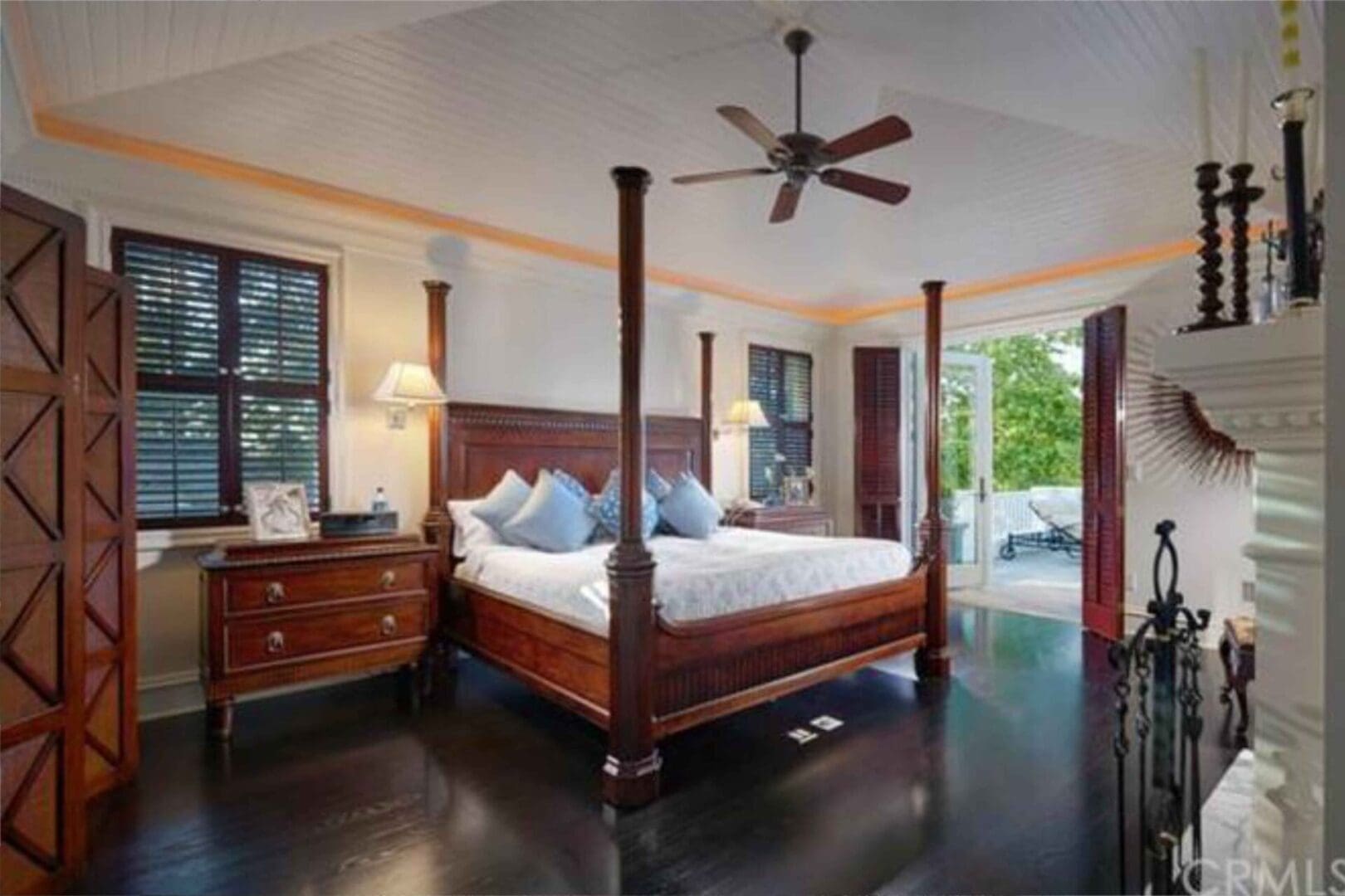 Bedroom BEFORE Blackband renovation transformation.