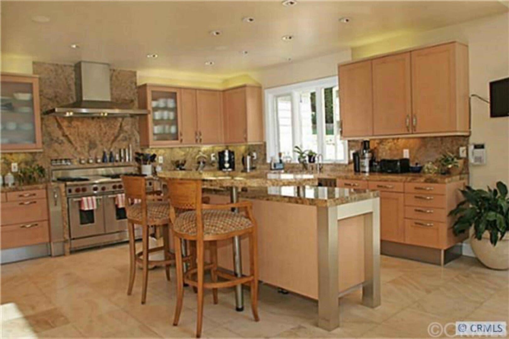 Kitchen BEFORE Blackband renovation transformation.